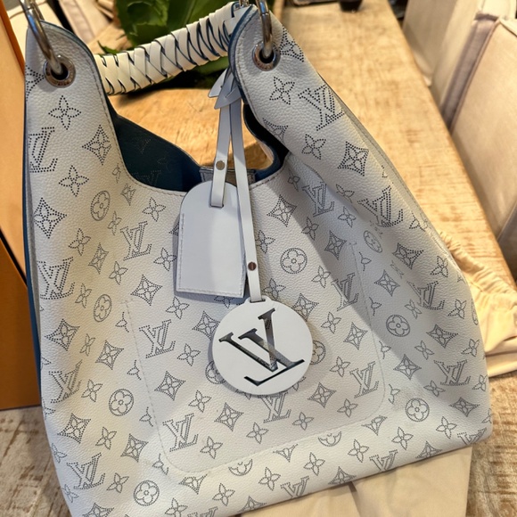 Louis Vuitton - Picture 4 of 8